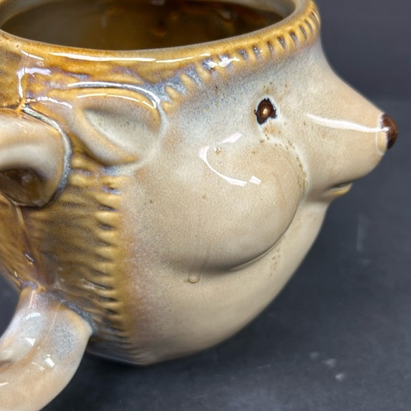 Large 20 oz glazed stoneware 3D Hedgehog shaped mug by Gibson - Picture 9 of 9